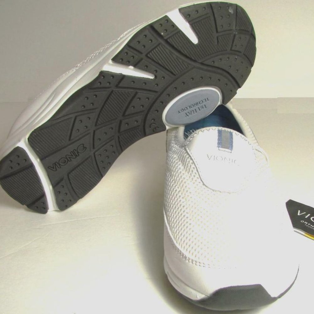 NWT VIONIC CLOG WHITE (NO INSOLES) MSRP $90 6.5 M